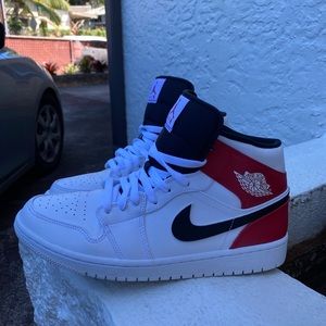 Jordan 1 Mid Chicago